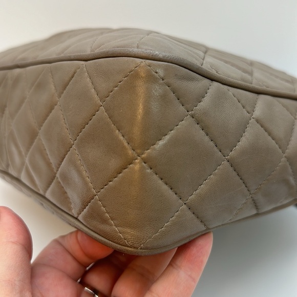 COA CHANEL CC Camera Crossbody Taupe Lambskin w/Tassel, 24K Goldplated Hardware - Picture 9 of 14